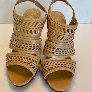 LEATHER SANDAL